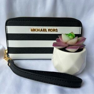 • MICHAEL KORS • WRISTLET • Color Black & White Vertical stripes •